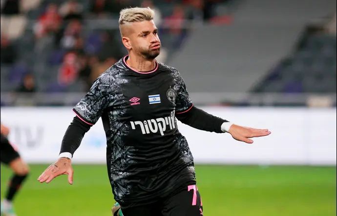 רותם חטואל שחקן הפועל באר שבע חוגג שער