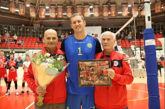 שחקן מכבי אשדוד כדורעף אלכס אוסוקין