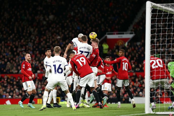 שחקן טוטנהאם רישרליסון כובש נגד מנצ'סטר יונייטד