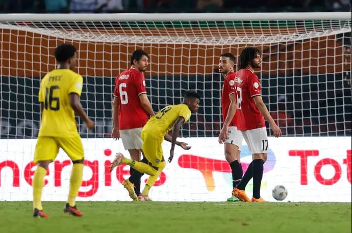 ויטי שחקן נבחרת מוזמביק חוגג, שחקני נבחרת מצרים מאוכזבים