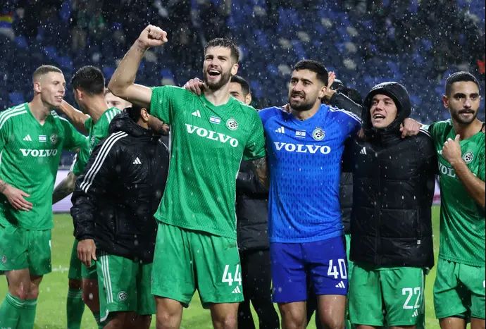 שחקני מכבי חיפה חוגגים: שריף כיוף, לורנצו שימיץ'