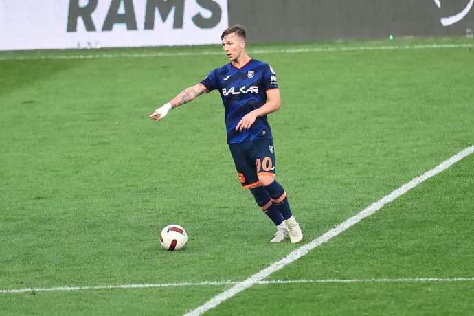 עדן קארצב, שחקן איסטנבול בשאקשהיר