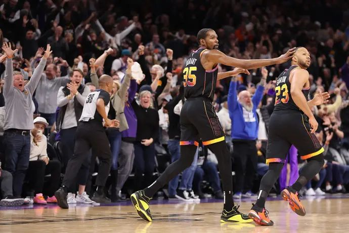 קווין דוראנט לצד אריק גורדון, פיניקס סאנס