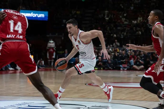 שחקן אולימפיאקוס יאנוליס לרנצאקיס