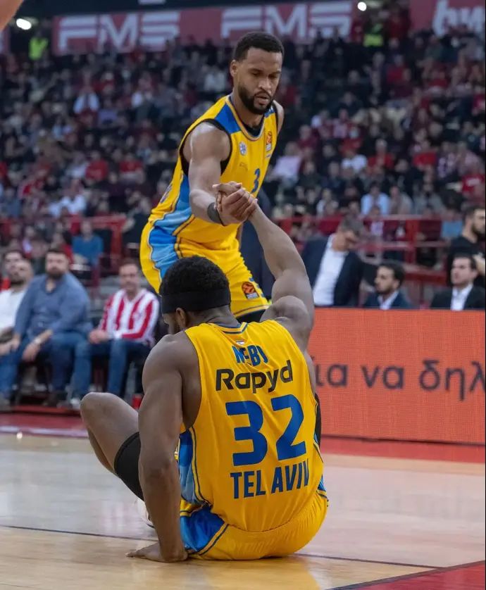 ג'יימס ווב, ג'וש ניבו, שחקני מכבי תל אביב