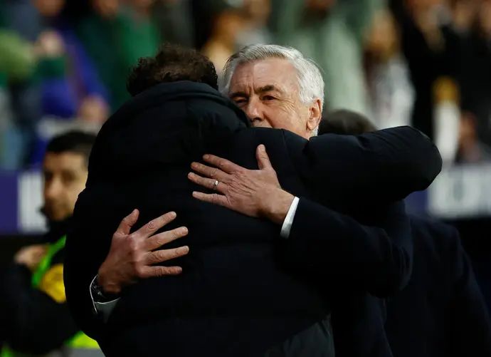 מאמן ריאל מדריד קרלו אנצ'לוטי עם דייגו סימאונה, מאמן אתלטיקו מדריד