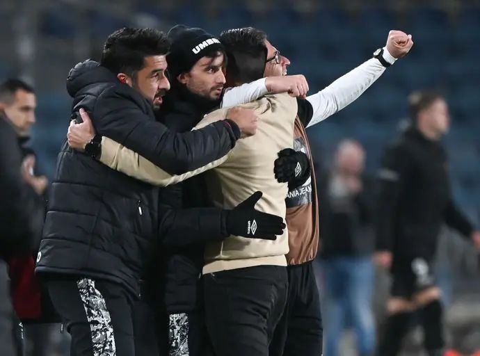 אנשי הפועל באר שבע חוגגים עם אליניב ברדה