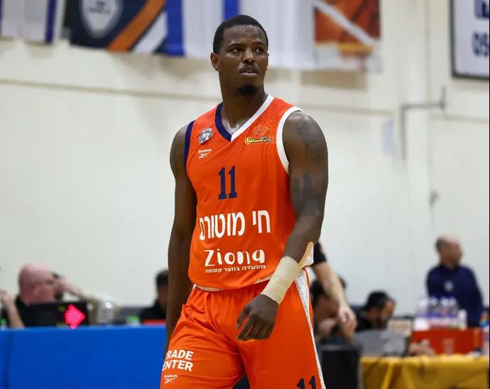 אייזיאה ווייטהד, עירוני נס ציונה