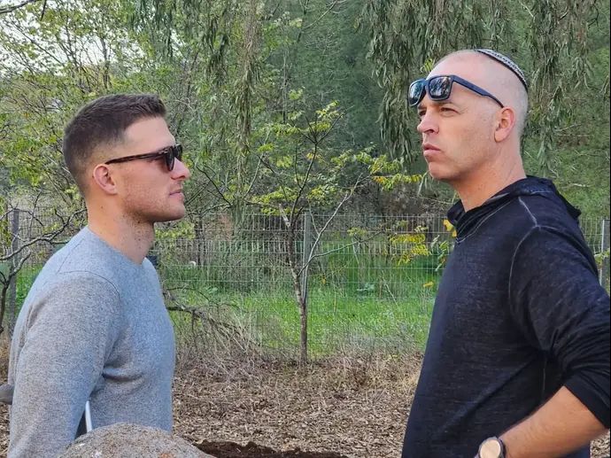 גור שלף וגל מקל בהלווייתו של ליאור ליובין