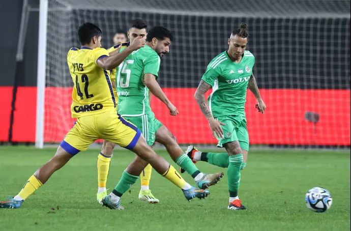 צ'ארון שרי, קני סייף שחקני מכבי חיפה מול דן ביטון, דור פרץ שחקני מכבי תל אביב