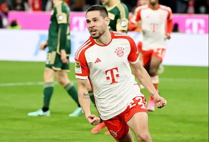 רפאל גריירו שחקן באיירן מינכן חוגג שער