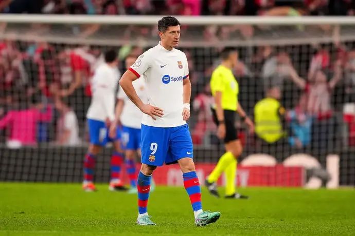 רוברט לבנדובסקי שחקן ברצלונה מאוכזב