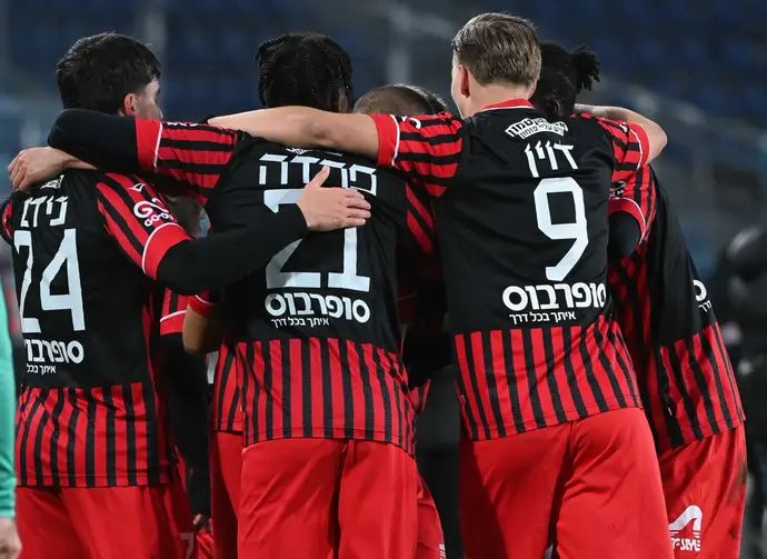 שחקני הפועל ירושלים חוגגים