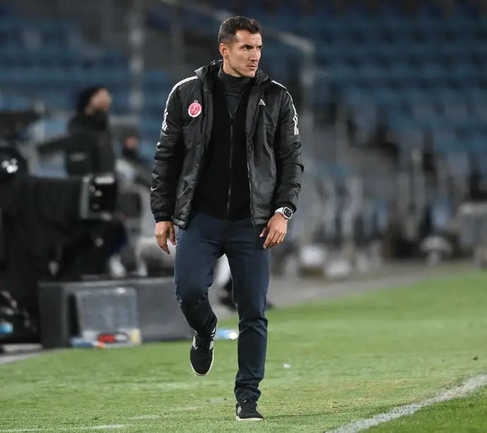 מאמן הפועל תל אביב בורחה למה