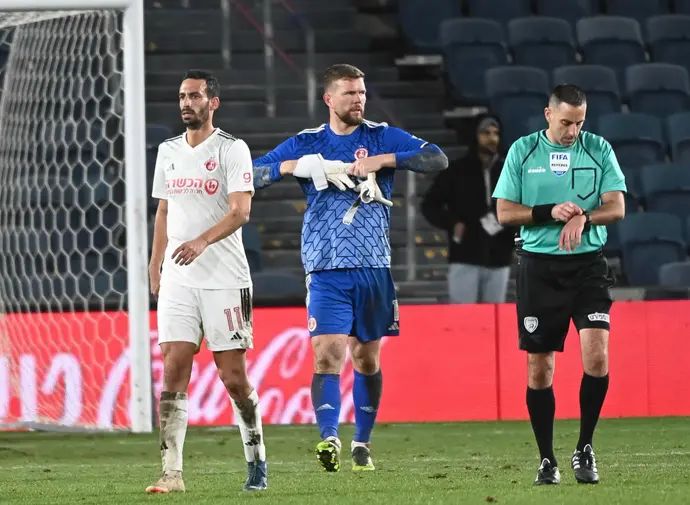 שחקני הפועל תל אביב אמיליוס זובאס, דן איינבינדר