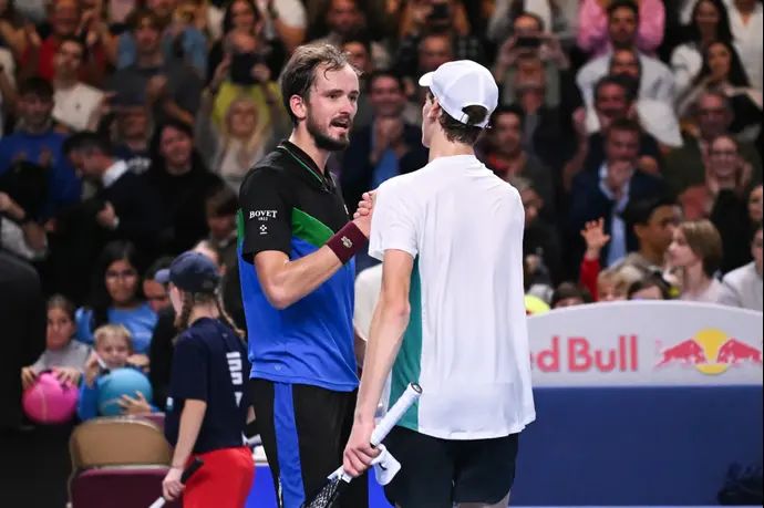 יאניק סינר עם דניל מדבדב