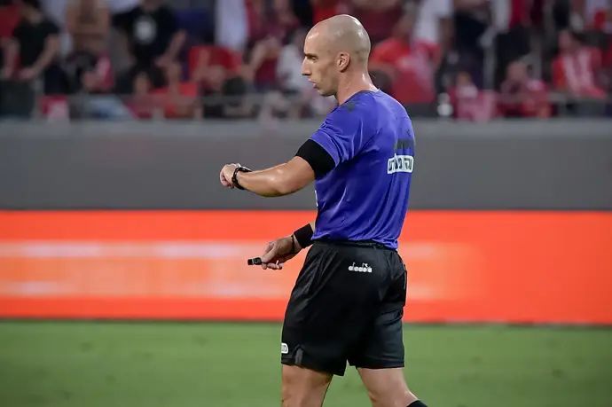 גל לייבוביץ', שופט כדורגל