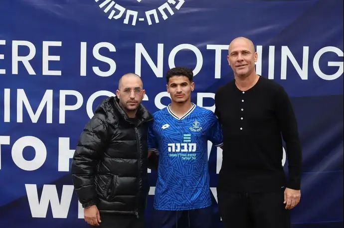 חמזה שיבלי עם סוכנו אבי נמני, אחרי החתימה בהפועל פתח תקוה