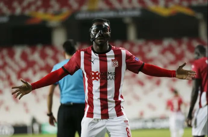 שחקן סיבאספור לארי קאיודה