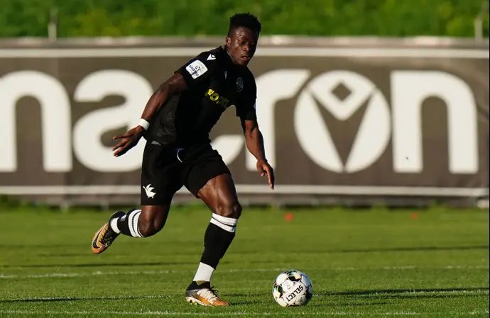 מאליק אבובקארי במדי קאסה פיה ב-2021