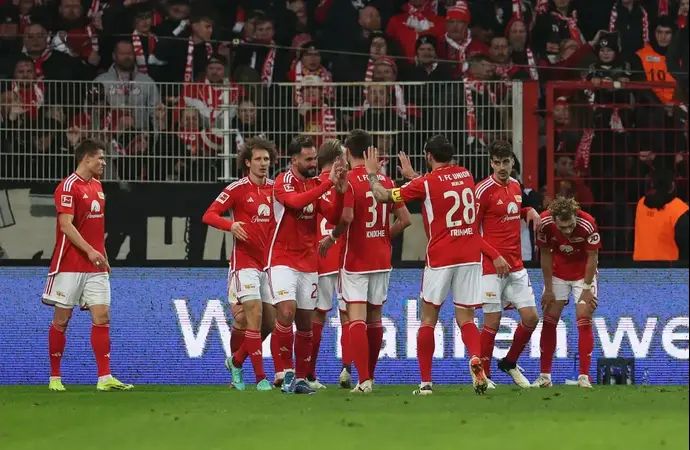 בנדיקט הולרבאך שחקן אוניון ברלין חוגג