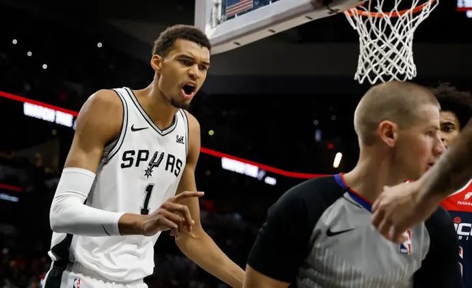 ויקטור וומבניאמה, סן אנטוניו ספרס