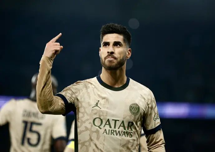 מרקו אסנסיו שחקן פריז סן ז'רמן חוגג שער