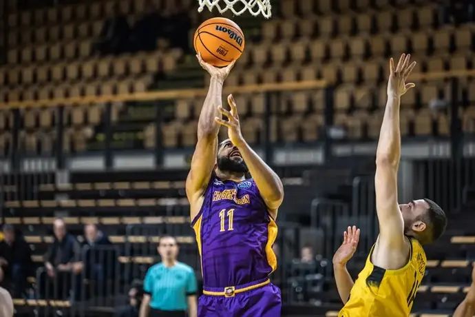 שחקן הפועל חולון סי ג'יי האריס