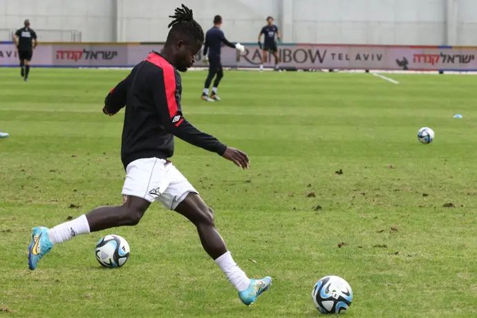 טוני גומש שחקן הפועל חדרה בחימום