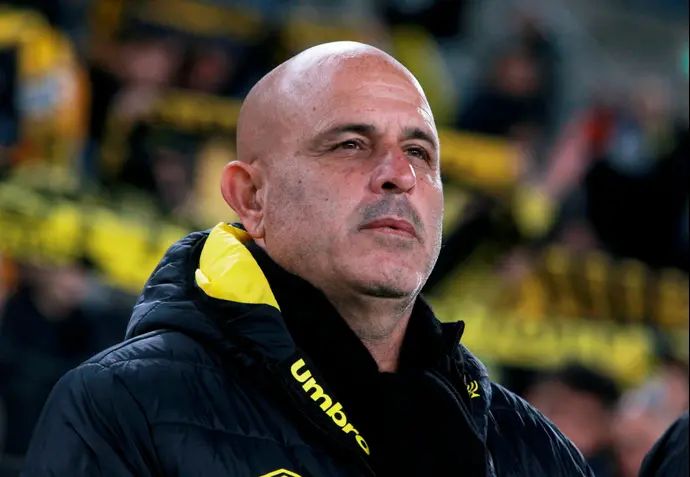 יוסי אבוקסיס מאמן בית"ר ירושלים