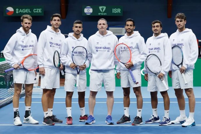 נבחרת ישראל לגביע דייויס: הקפטן יוני ארליך, ישי עוליאל, אוראל קמחי, דניאל צוקרמן, עידן לשם, רוי סטפנוב ואופק שימנוב