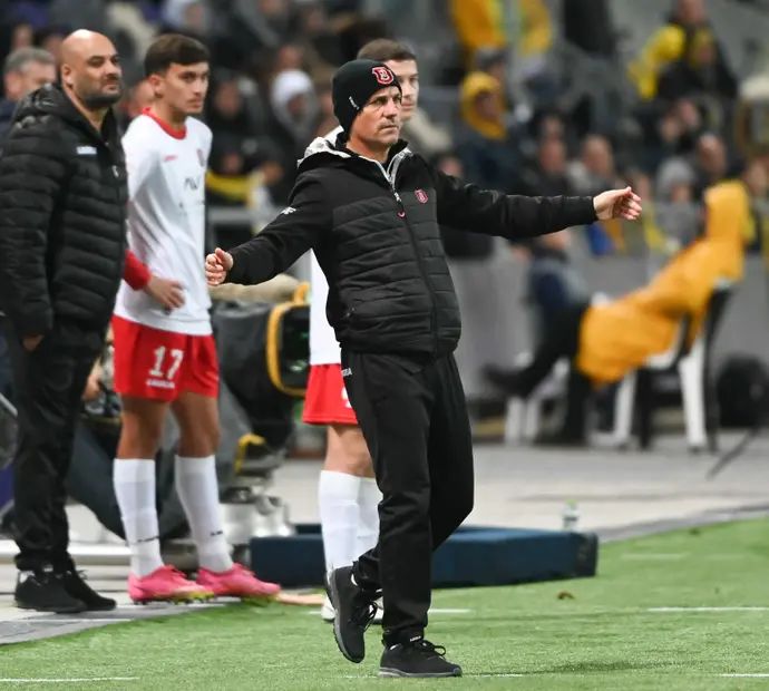 מאמן הפועל ירושלים זיו אריה