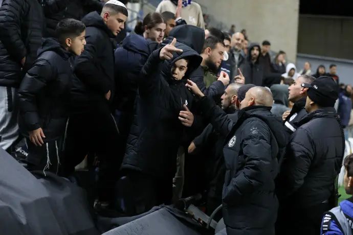 רן קוז'וך מול אוהדי מכבי פתח תקוה