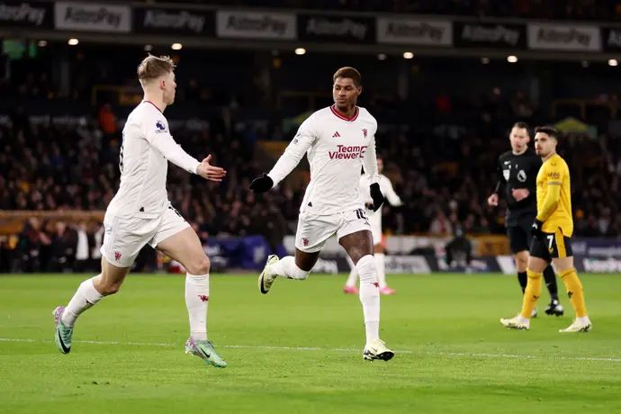 מרכוס רשפורד חוגג עם רסמוס הוילונד מנצ'סטר יונייטד