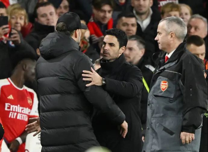 מאמן ארסנל מיקל ארטטה עם מאמן ליברפול יורגן קלופ