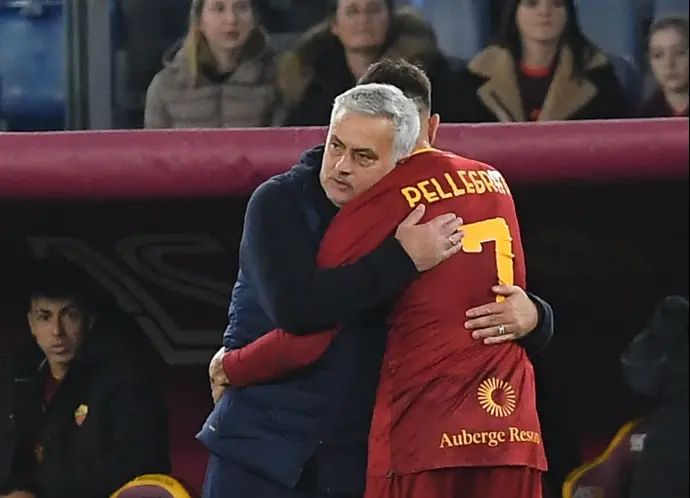 ז'וזה מוריניו עם שחקן רומא, לורנצו פלגריני