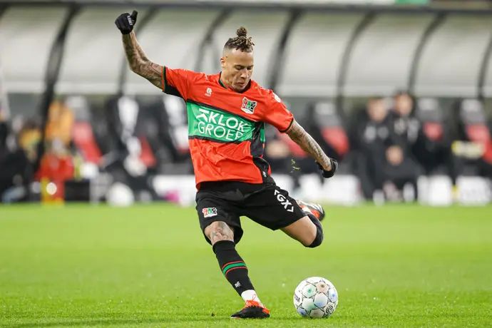 צ'ארון שרי, שחקן ניימיכן