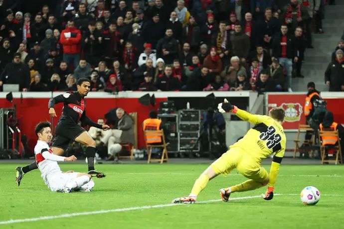 אמין עדלי באייר לברקוזן