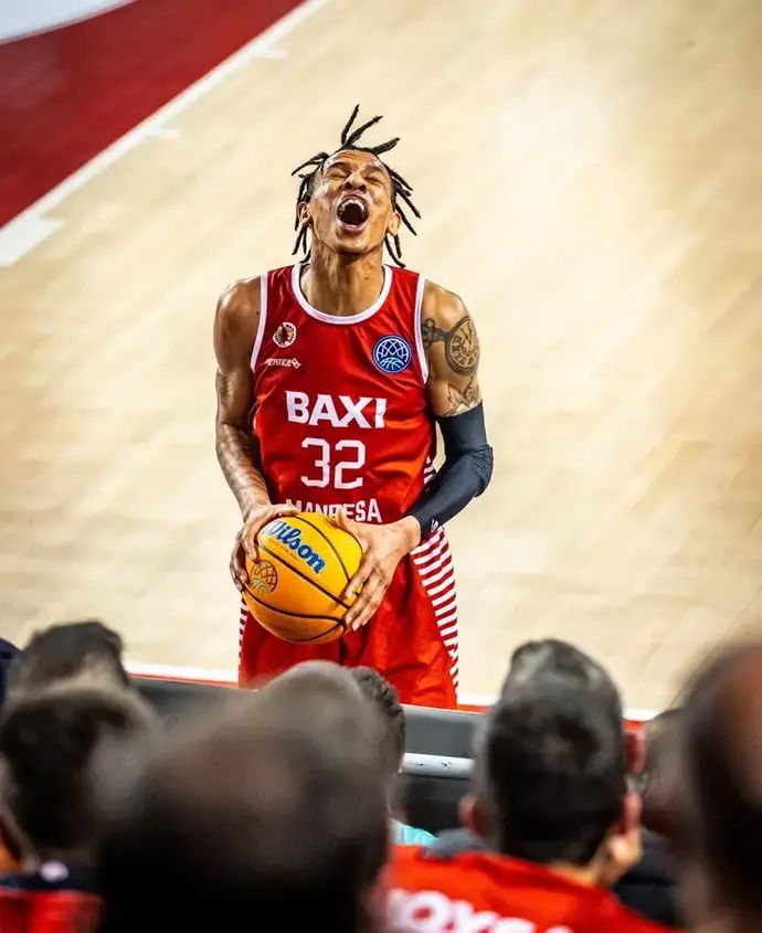 שחקן גרנאדה ג'ו תומאסון