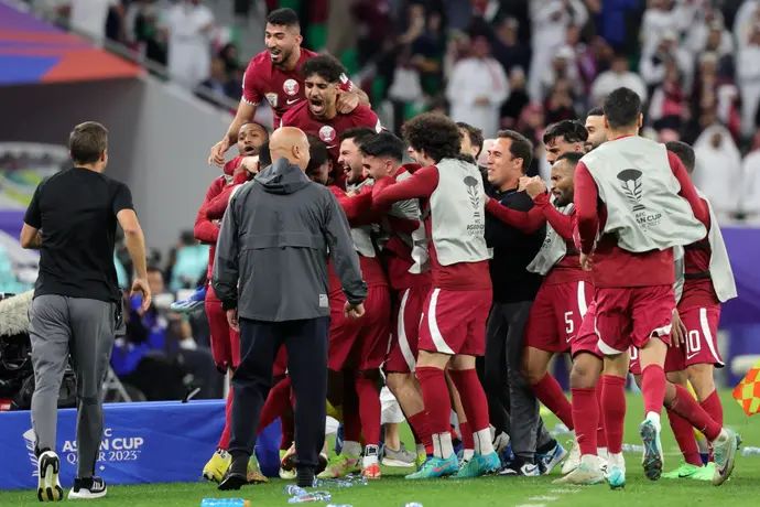 שחקני נבחרת קטאר חוגגים