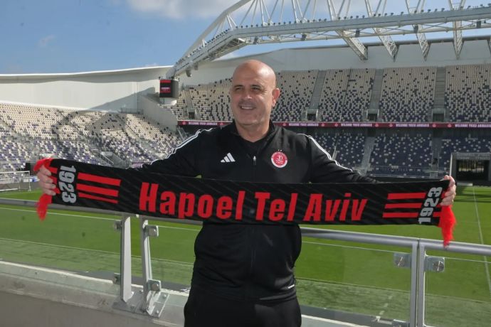 יוסי אבוקסיס מוצג כמאמן הפועל תל אביב