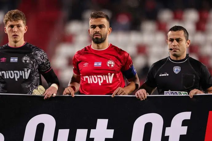 מיגל ויטור לצד ניב אליאסי שוער הפועל באר שבע