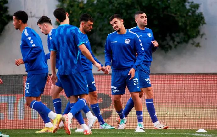 לירן חזן שחקן מכבי פתח תקוה בחימום