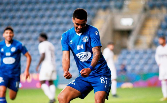 עידן טוקלומטי שחקן מכבי פתח תקוה חוגג שער