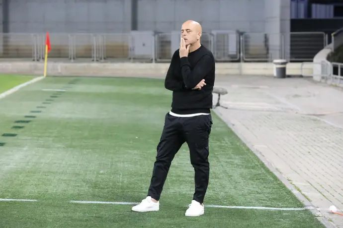 מאמן הפועל תל אביב יוסי אבוקסיס