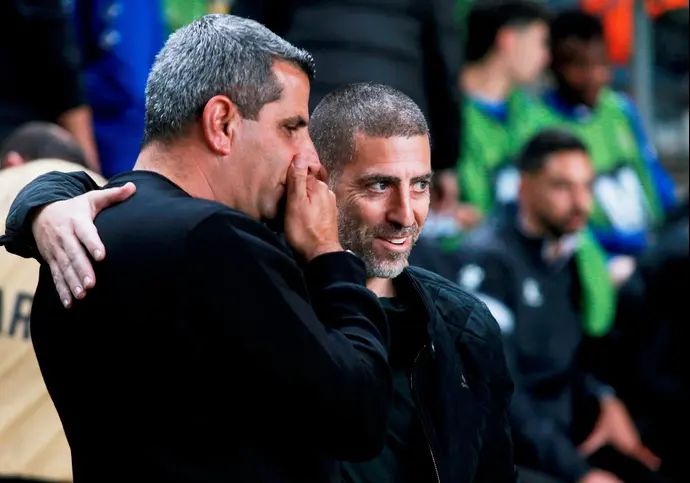 רן קוז'וך מאמן מכבי פתח תקוה עם שרון מימר מאמן מכבי בני ריינה