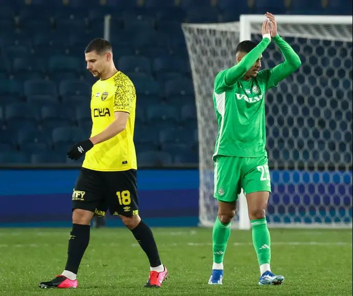 ענאן חלאילי שחקן מכבי חיפה חוגג שער, גריגורי מורוזוב מאוכזב