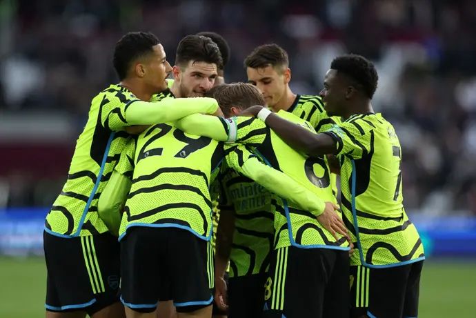 דקלן רייס ושחקני ארסנל חוגגים