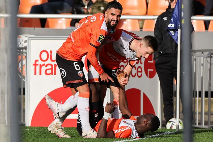 שחקני לוריין חוגגים עם מוחמד במבה