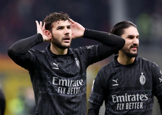 תאו הרננדז שחקן מילאן חוגג שער